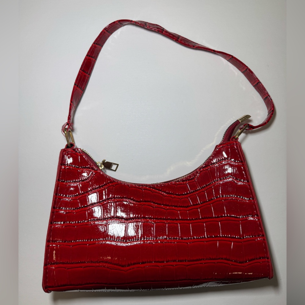 Elegant Red Croc-Embossed Shoulder Bag